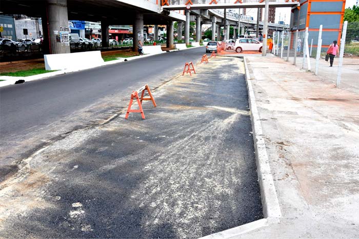 São cerca de 45 metros da via que estão recebendo um recuo de 5,40 metros