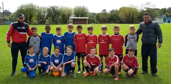 Copa de futebol de campo infantil em Salvador do Sul 1