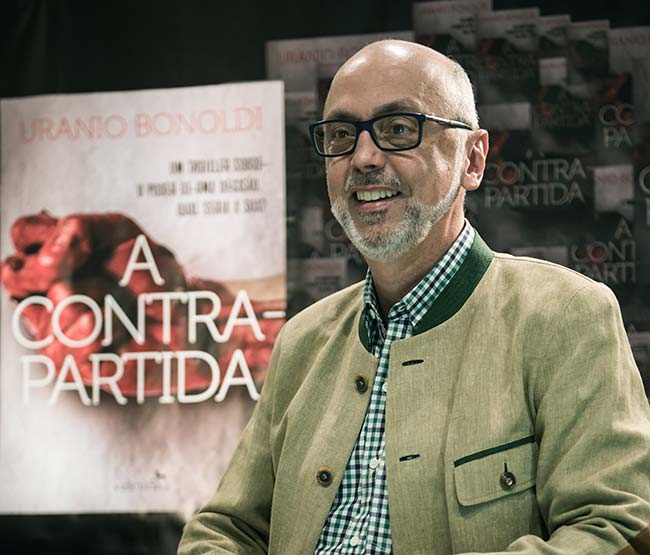 Uranio Bonoldi lança o livro 'A Contrapartida' 1 URANIO BONOLDI