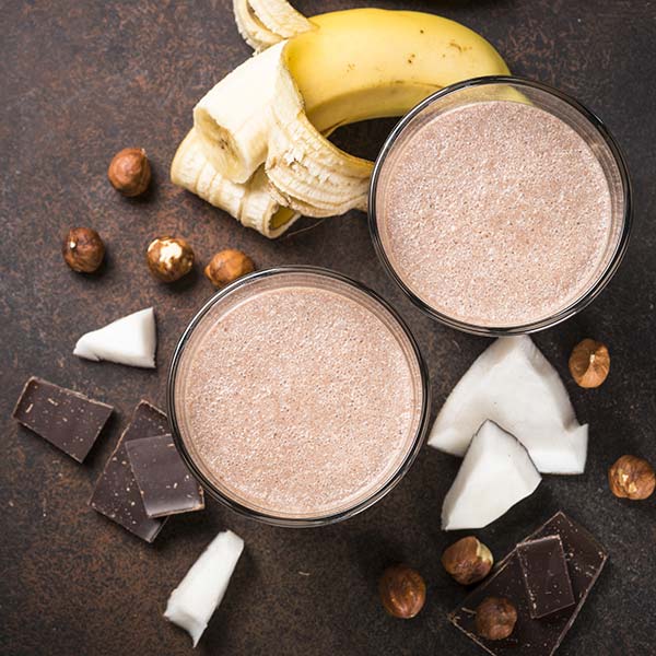 Chocolate banana de coco milkshake de avela ou smoothie Por Nadianb