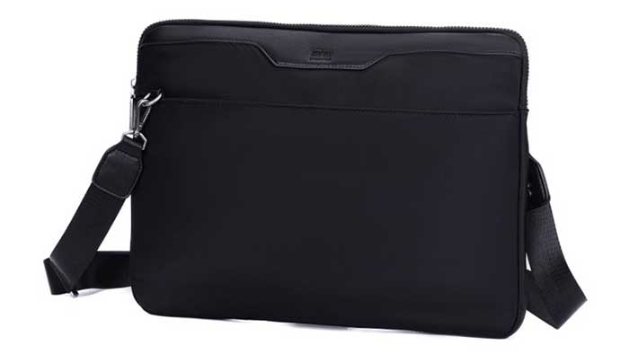 Santa Lolla Bolsa Porta Notebook Nylon Preto Transversal Creditos Divulgacao