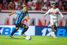 Centro avante Carlos Vinicius do Gremio na partida contra o Sao Paulo pelo campeonato brasileiro de 2026
